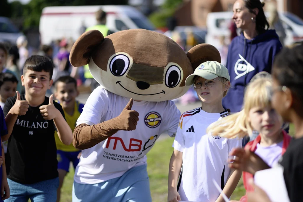 Maskottchen mit Kindern