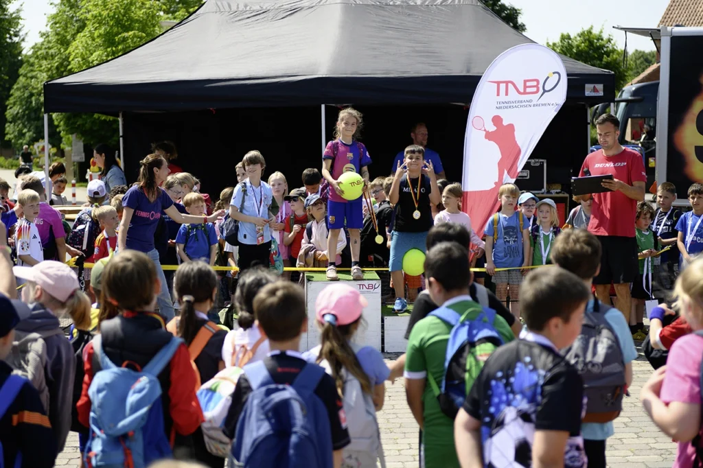 Siegerehrung der Kinder beim Streettennis